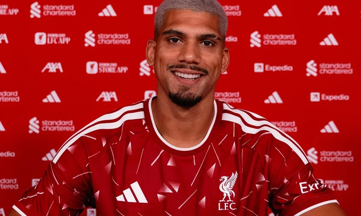 Liverpool anuncia a contratação de Ronald Araújo, do Barcelona