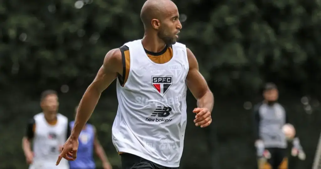Lucas Moura inicia fisioterapia no São Paulo após grave lesão