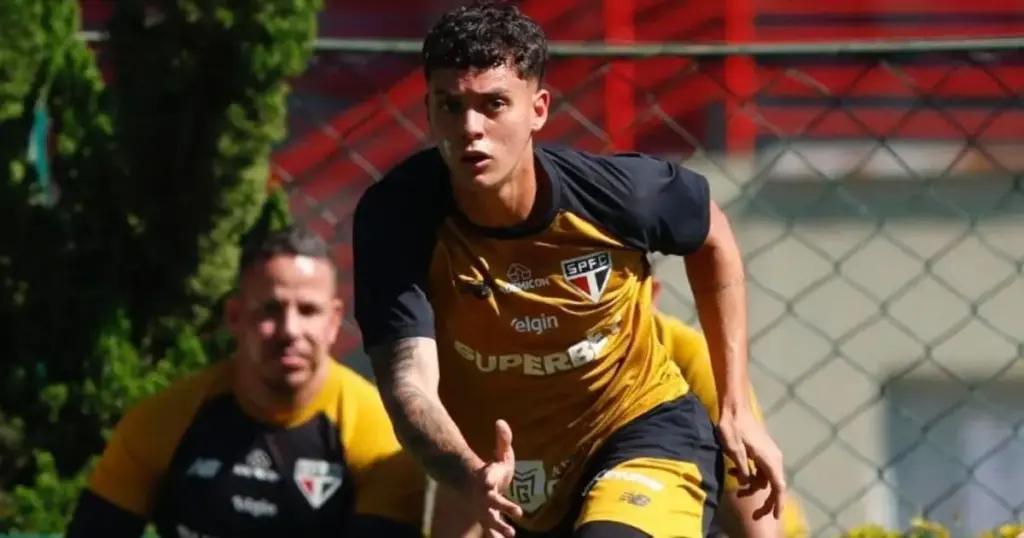 Jogador do São Paulo sofre acidente de carro e tem fratura no rosto