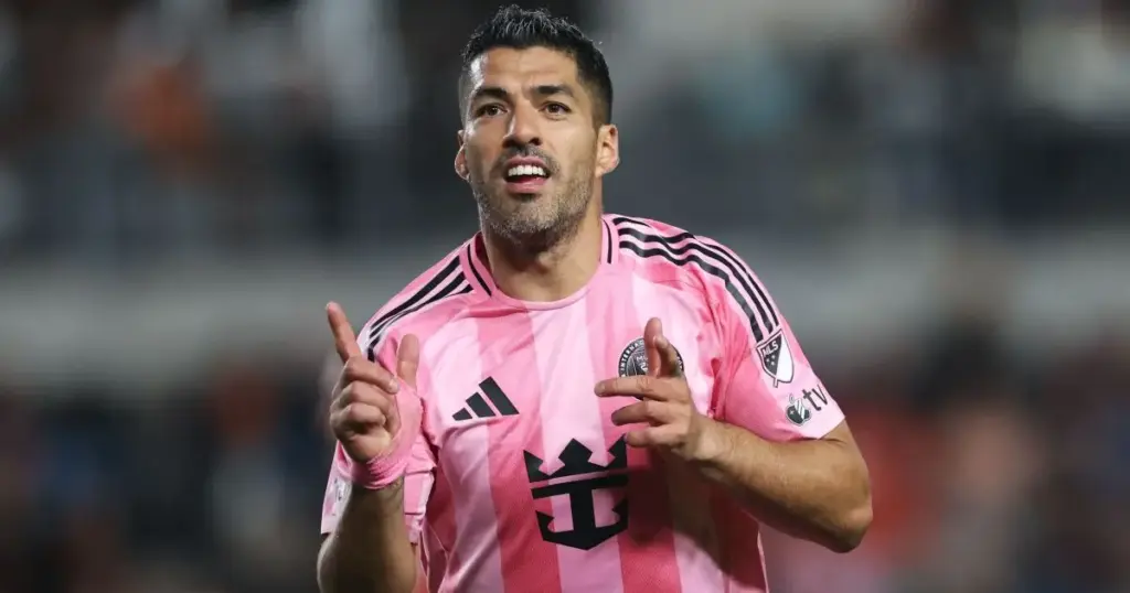 Fórlan cogita convocar Suárez para seleção uruguaia