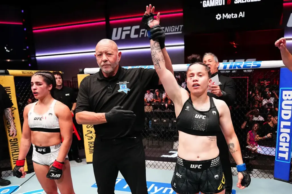Lutadora do DF, Carol Foro vence Gigi Canuto em estreia no UFC