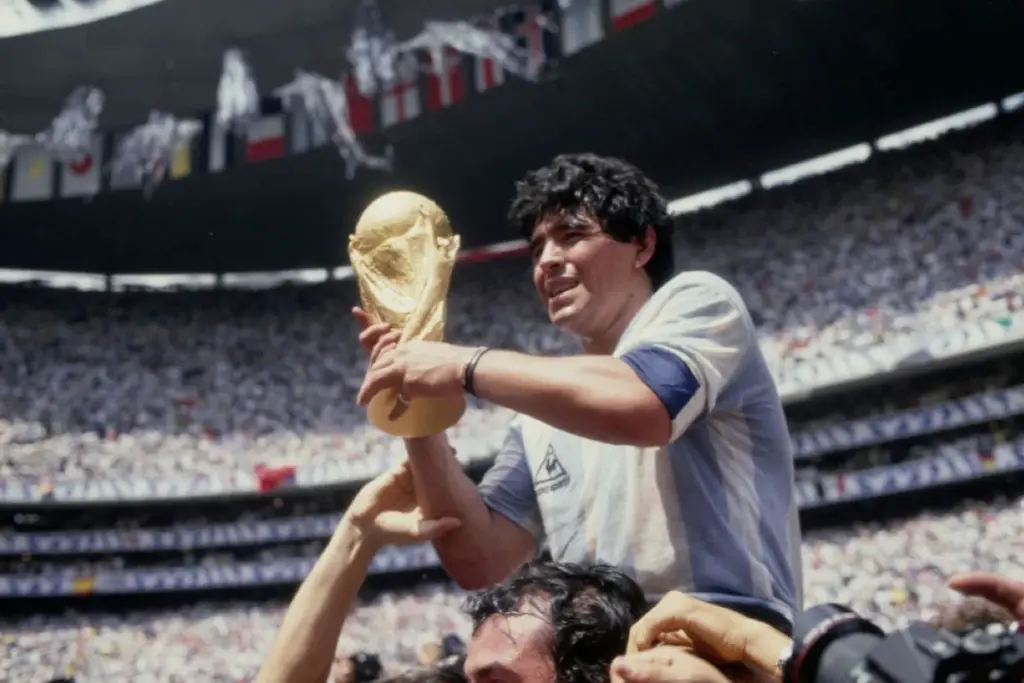 Mão de Deus: bola do gol de Maradona é leiloada por R$ 17,5 milhões