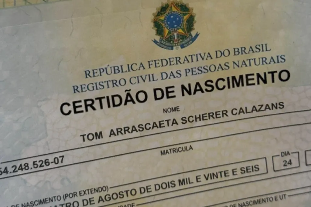 Marido de Isa Scherer trolla esposa ao "nomear" filho de Arrascaeta