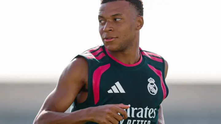 Mbappé faz primeiro treino com Real Madrid após a Copa do Mundo