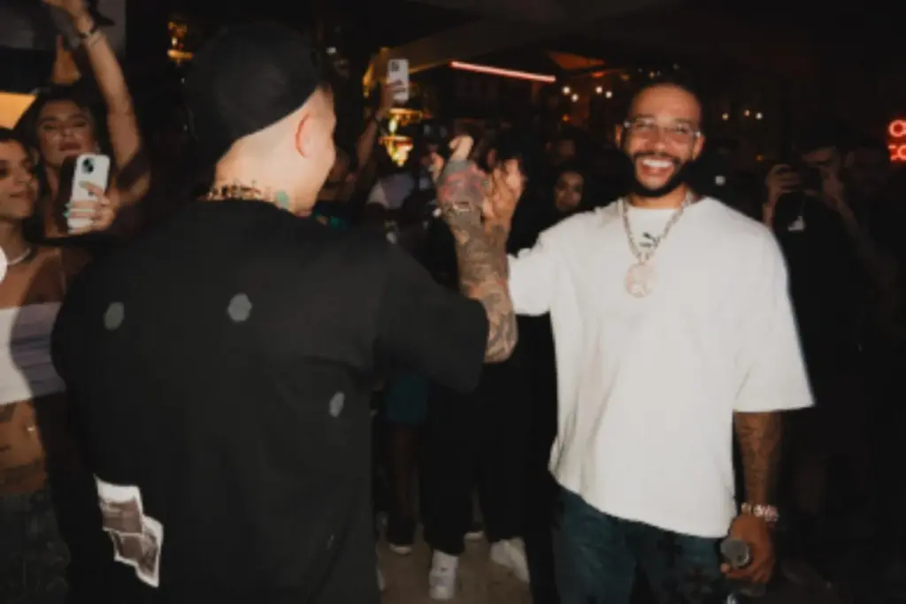 MC Hariel homenageia Memphis Depay após renovação com o Corinthians