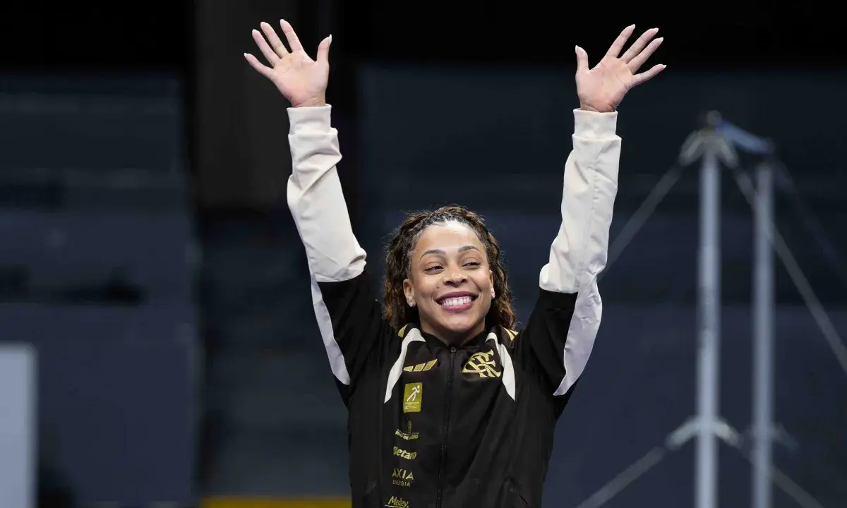Medalhista olímpica, Lorrane celebra hexa do Flamengo na Ginástica