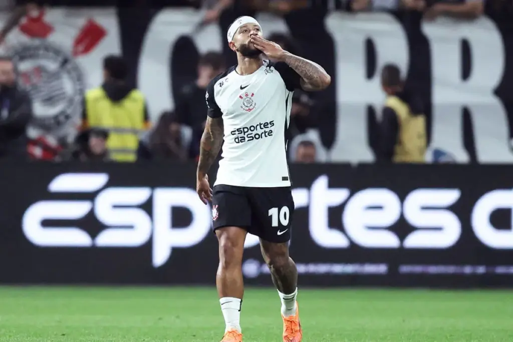 Memphis Depay: com títulos, relembre a passagem do holandês pelo Timão