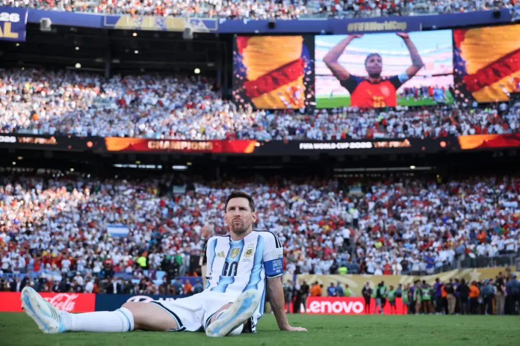 Messi decidiu aposentar da Argentina após final da Copa, mas adiou anúncio