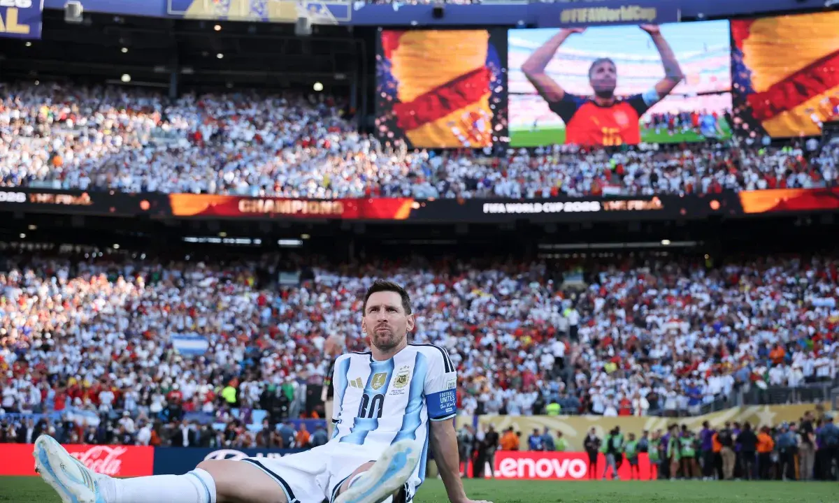 Messi decidiu aposentar da Argentina após final da Copa, mas adiou anúncio