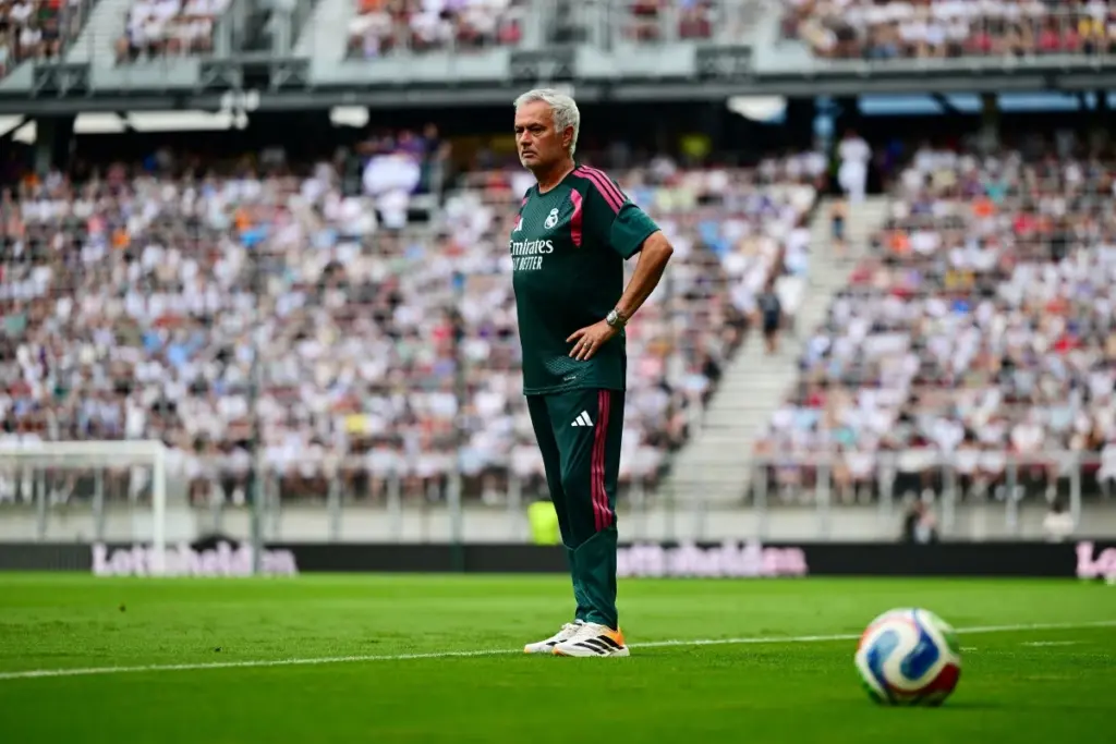 Mourinho prepara mudanças e planeja enxugar elenco do Real Madrid