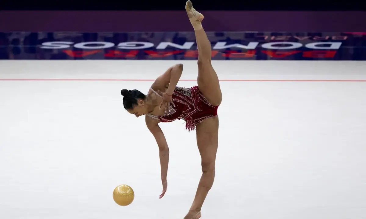Mundial de Ginástica: Babi Domingos vai à final do individual geral