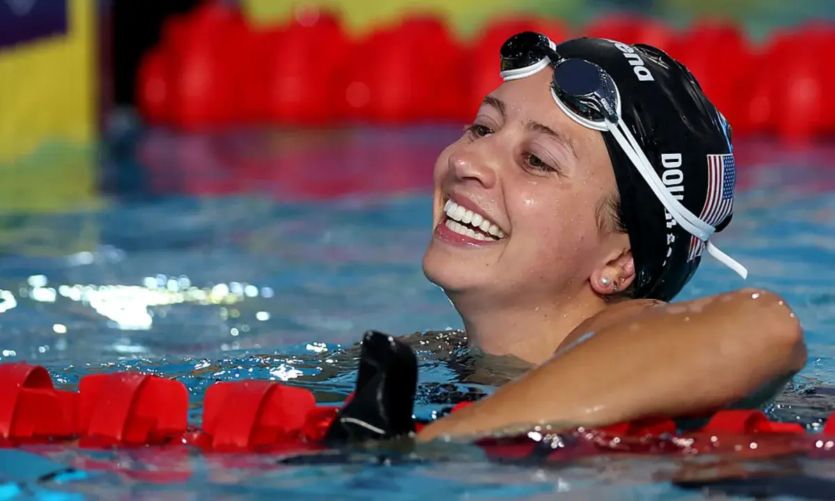 Natação: Kate Douglass bate recorde mundial duas vezes em nove horas
