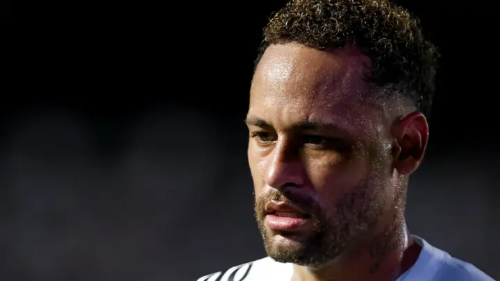 Neymar critica torcida do Santos: "Para de vaiar, mano. Bate palma"