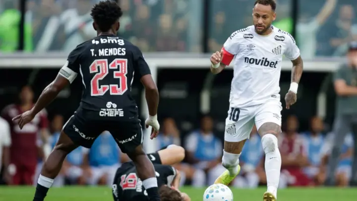 Neymar nega rivalidade com Thiago Mendes e alfineta rival após derrota