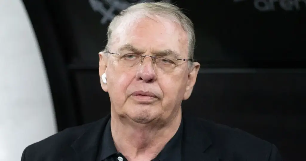 Pressão em Stabile aumenta, e Corinthians estuda reviravolta por Memphis