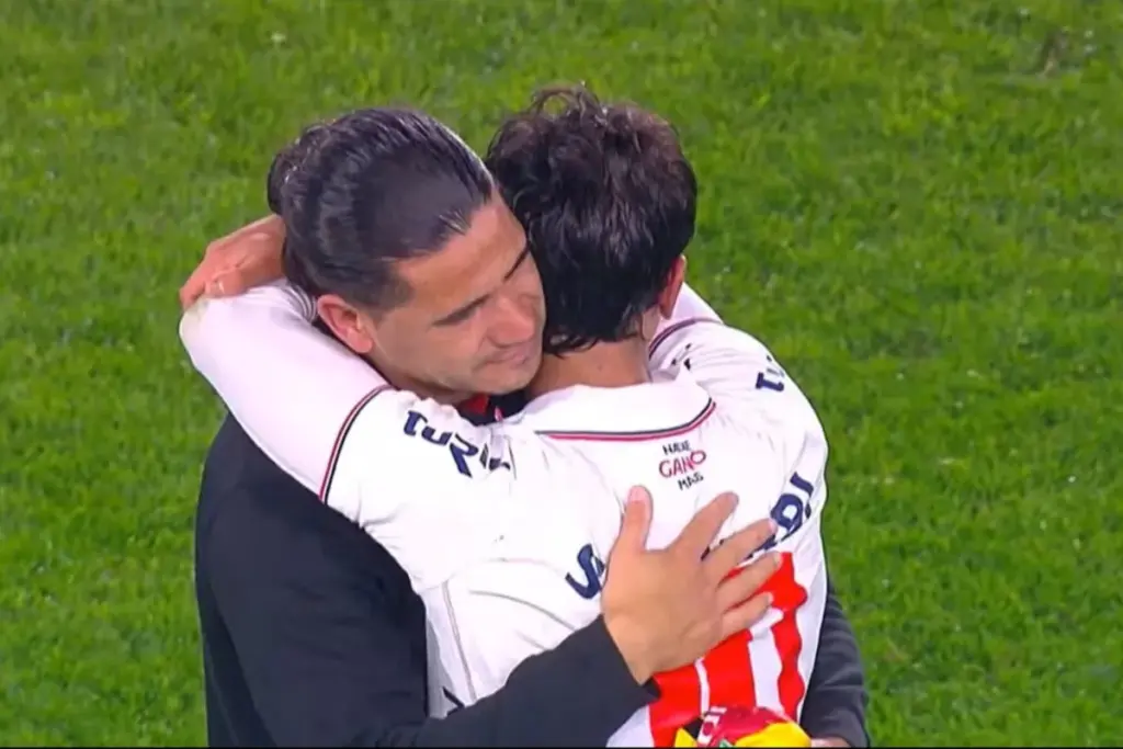 Pai e filho se enfrentam no Campeonato Uruguaio e choram em campo