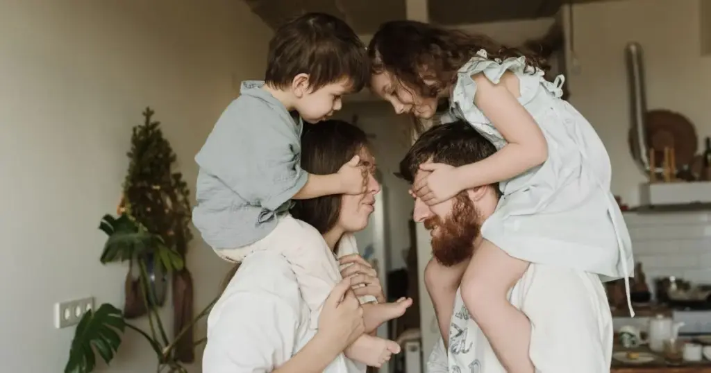 5 hábitos que fortalecem o vínculo entre pais e filhos em apenas 15 minutos