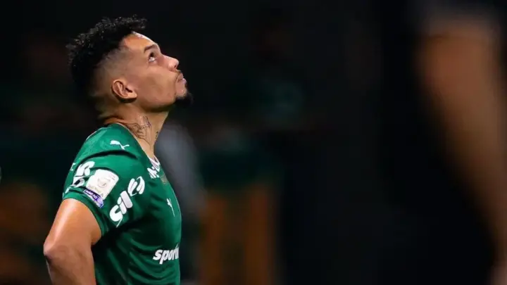 Paulinho sofre nova lesão e fica mais tempo afastado no Palmeiras