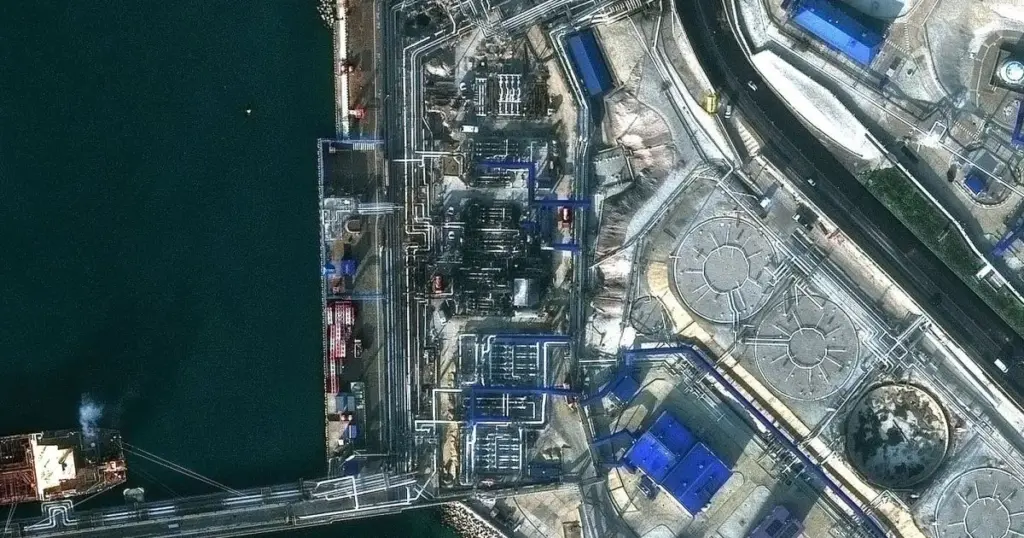 Ucrânia cessa ataques a petroleiros em porto russo a pedido dos EUA, diz FT