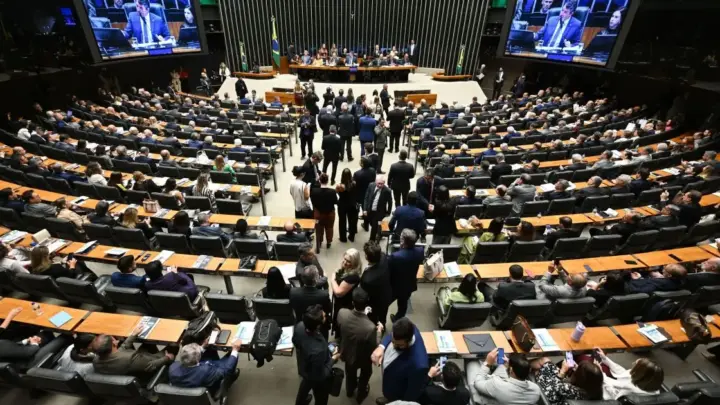 Câmara instala comissão sobre redução da maioridade penal nesta quarta