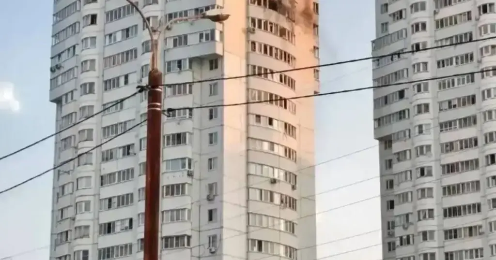Ataque russo com mísseis balísticos atinge Kiev e provoca incêndios