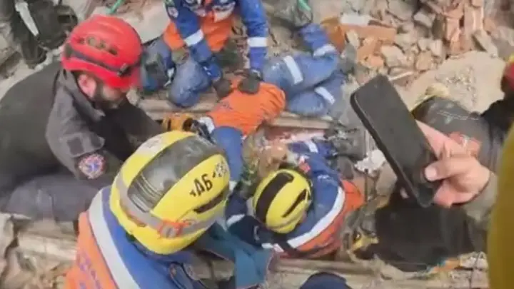 Veja: Brasileiros resgatam cachorra após 100 horas em escombros na Colômbia