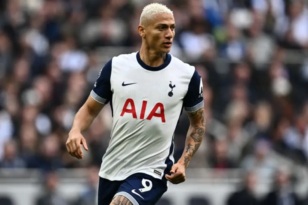 Richarlison se pronuncia sobre possível transferência para o Everton