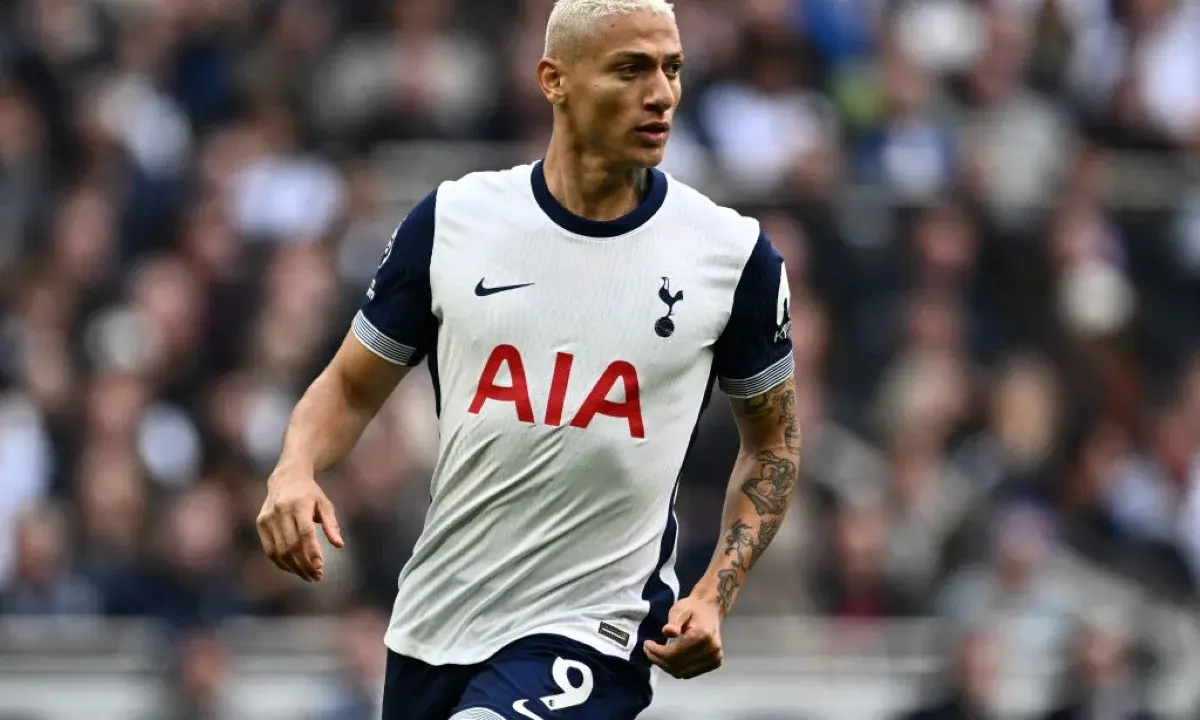 Richarlison se pronuncia sobre possível transferência para o Everton