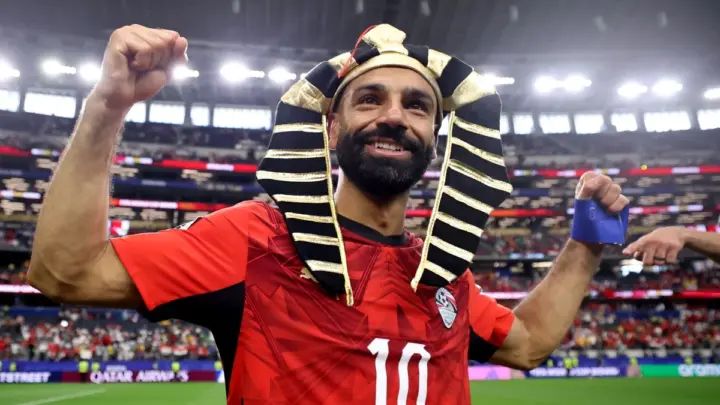 Salah fecha com clube turco e assinará contrato na quinta, diz jornal