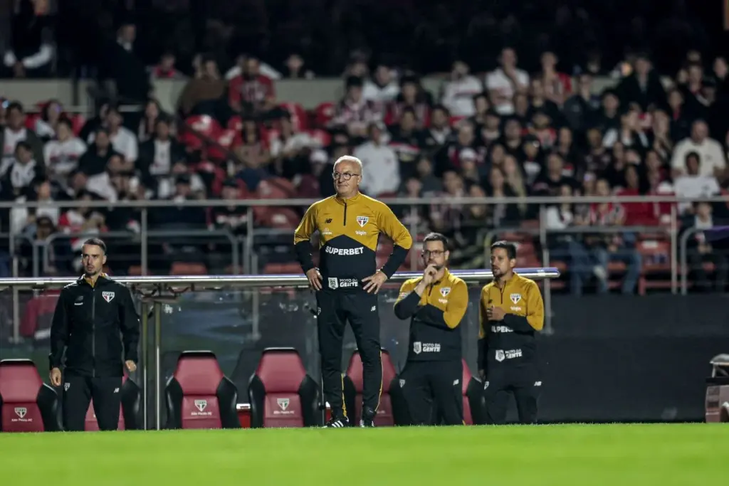 Sem vencer há seis jogos, São Paulo luta por vaga na Sul-Americana