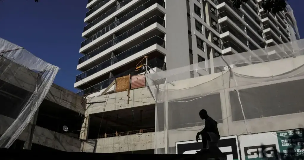 Tenda tem lucro acima do esperado no 2º trimestre, mas recua 12%