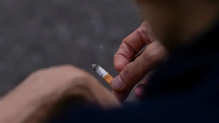 O cigarro pode custar uma perna: doença vascular que começa antes da dor