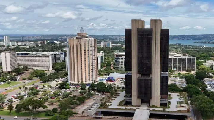 Dívida externa bruta é estimada em US$ 411,1 bilhões em julho, afirma BC
