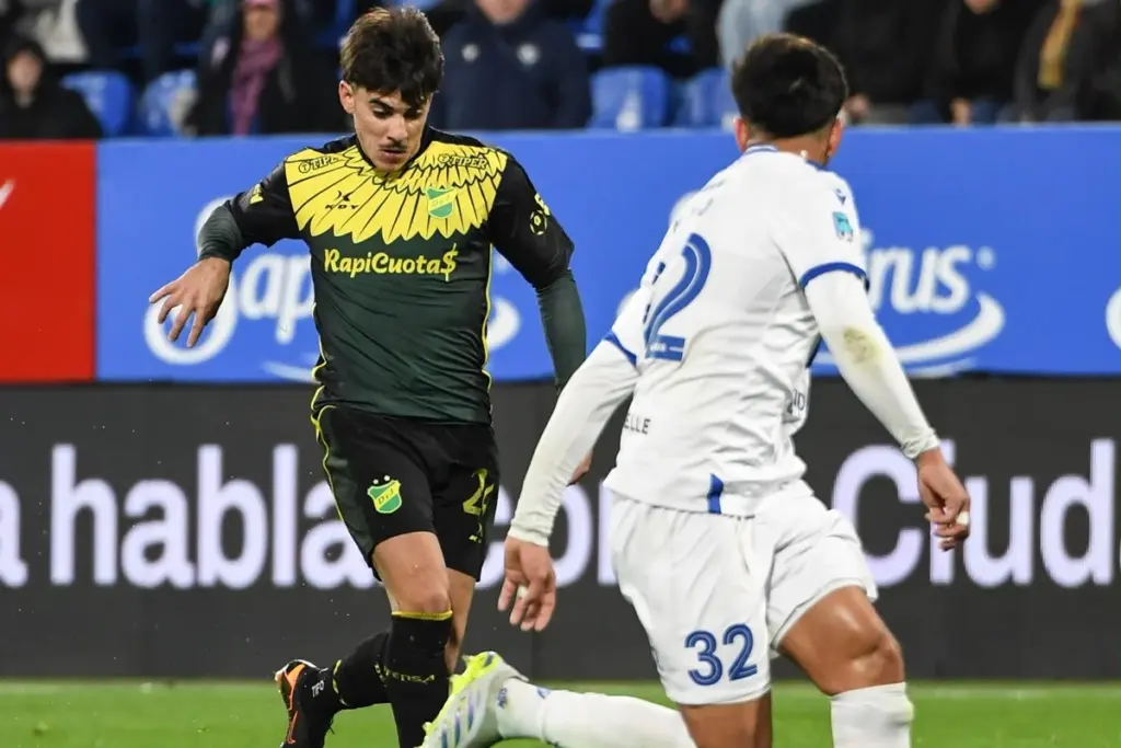 Técnicos de Vélez e Defensa Y Justicia brigam e trocam socos após jogo
