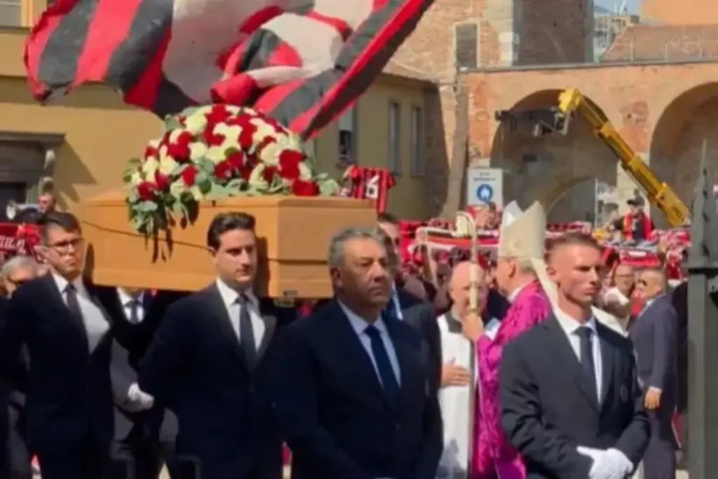 Torcedores lotam Milão para funeral de Franco Baresi