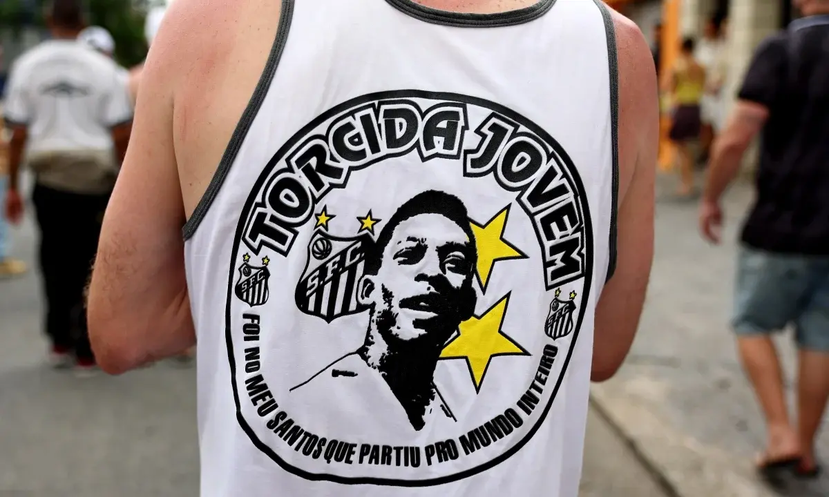Torcida organizada do Santos cobra Neymar e elenco no CT Rei Pelé