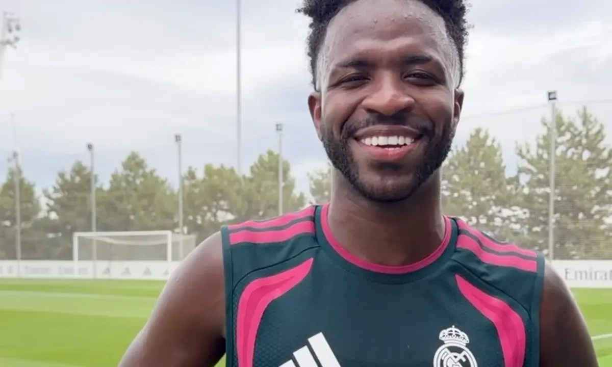 Vini Jr. comemora renovação com Real Madrid: "Para sempre"