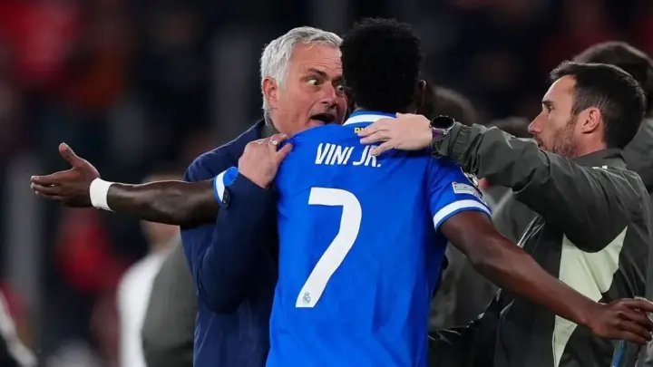 Mourinho sobre caso Vini Jr x Prestianni: “Ele sabe de que lado estou”