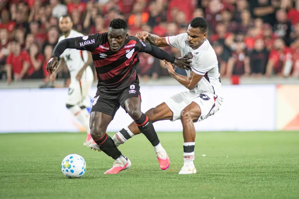 Vitória não derrota o Athletico-PR como mandante desde 2016