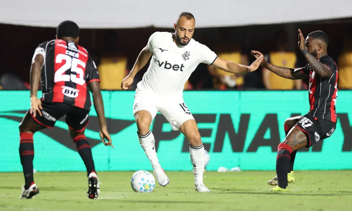 Vitória vence Botafogo e se afasta da zona de rebaixamento