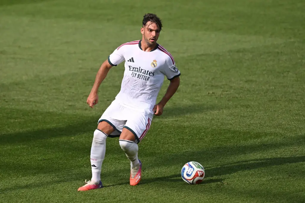Zagueiro do Real Madrid será julgado por pornografia infantil