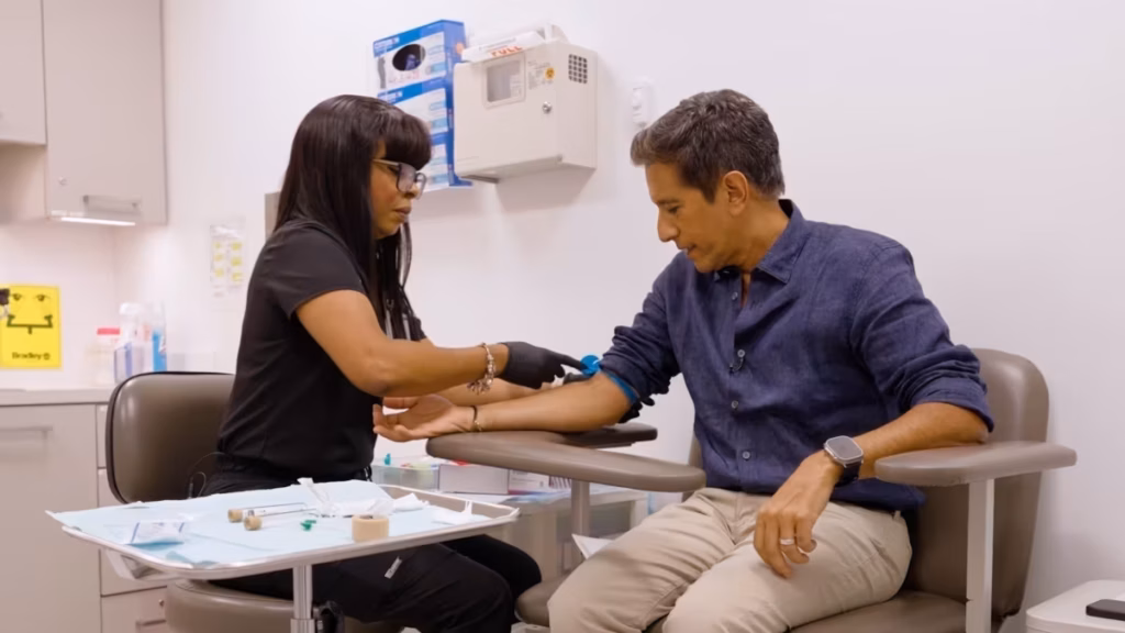 Um simples exame de sangue pode detectar câncer. Mas quem deve fazer um?