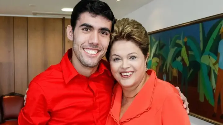 Campanha de Flávio aponta que ‘Dilma Bolada’ começou boato sobre padroeira