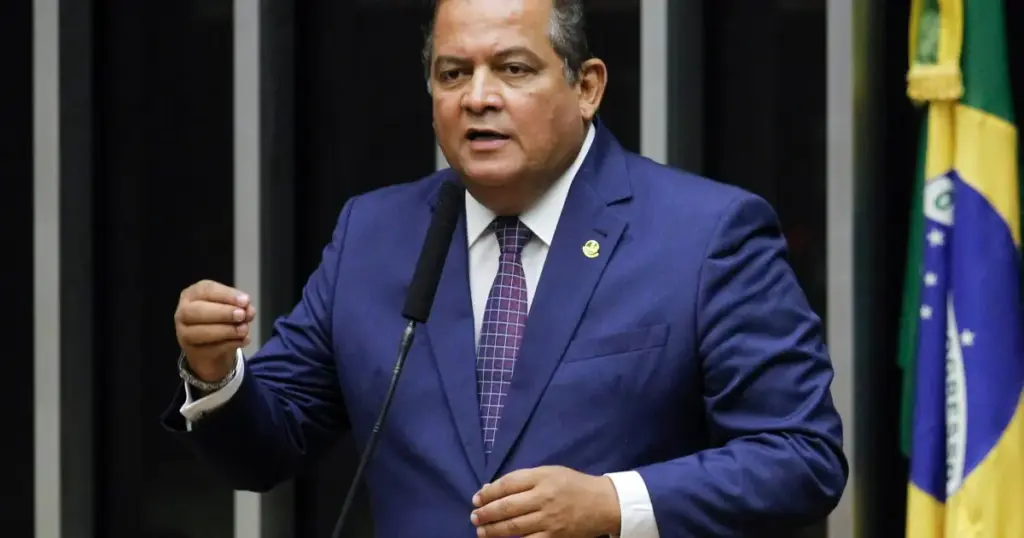Real Time: Eduardo Gomes tem 25% ao Senado em TO; segunda vaga é indefinida