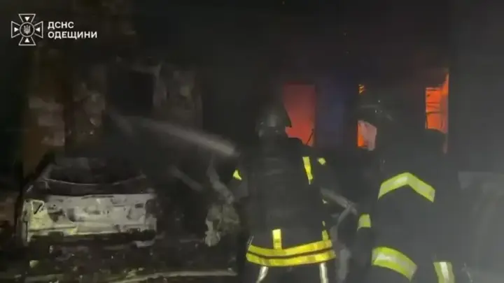 Ataques russos danificam prédio de 21 andares no sul da Ucrânia