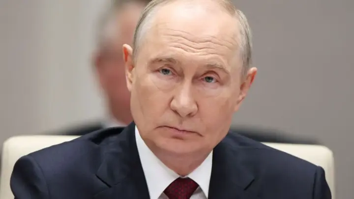 Putin diz que Rússia mantém contatos com governo Trump e busca aproximação