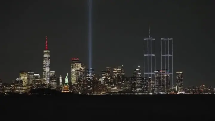 11 de setembro: Drones recriam Torres Gêmeas em NY em homenagem às vítimas