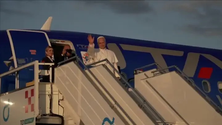Papa Leão viaja à França com desculpas por abusos do clero e IA na agenda
