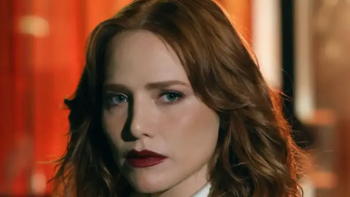 “Quem Ama Cuida”: Rica e ruiva, Adriana faz comeback e Pilar fica em pânico