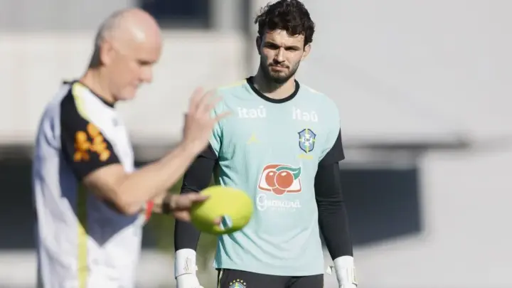 Otávio pode alcançar Dida e Gomes em estreia na Seleção Brasileira; entenda